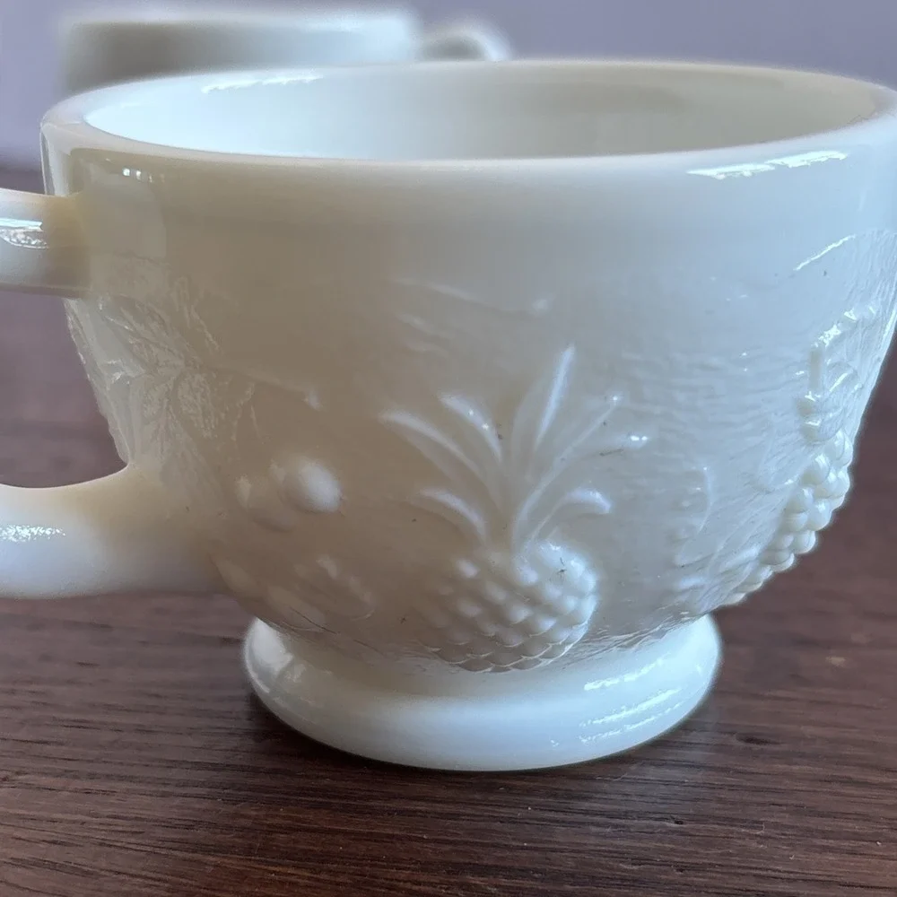 Set‎ Of 4 Vintage Westmoreland Fruits White Milk Glass Footed Punch Cups